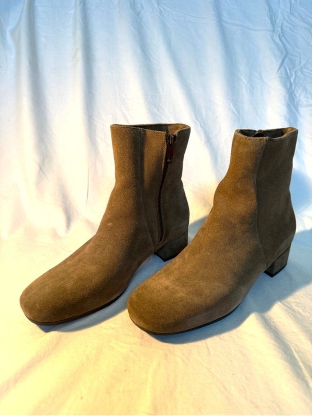 La CANADIENNE-Tan  Suede Ankle Booties with Low Block Heel NWT Size 8